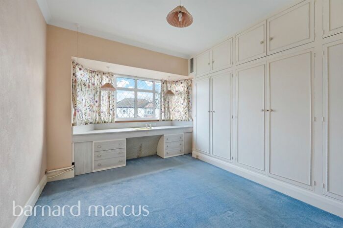 3 Bedroom Detached House For Sale In Woodlands Way, Ashtead, KT21