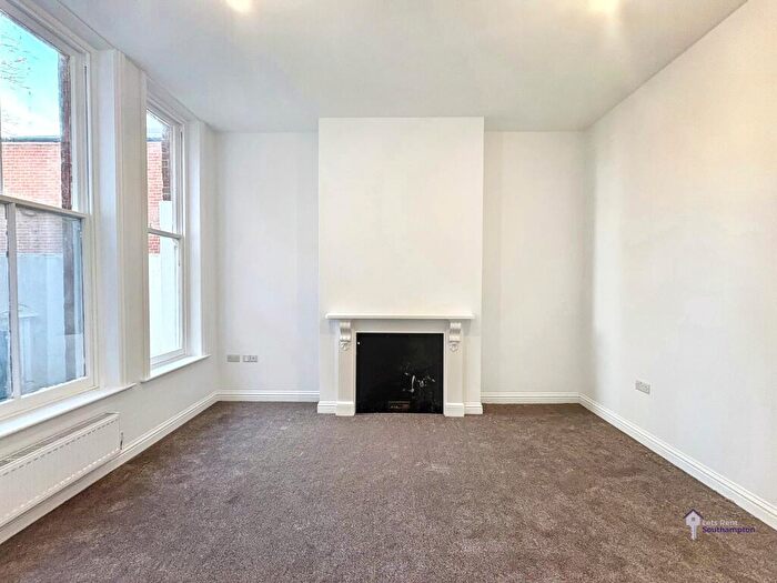 1 Bedroom Flat To Rent In Cherry Tree House, The Avenue, SO17