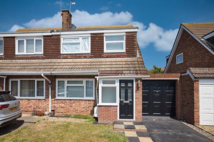 3 Bedroom Semi-Detached House For Sale In The Silvers, Broadstairs, CT10
