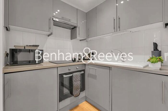 1 Bedroom Flat To Rent In Lena Gardens, Hammersmith, W6