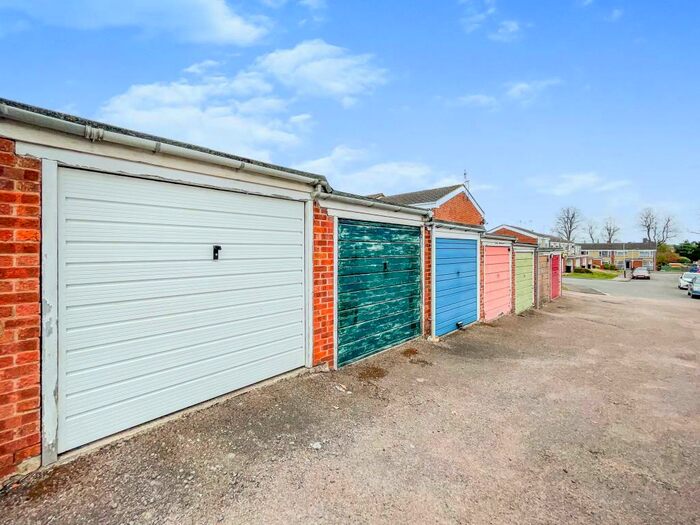 2 Bedroom Flat To Rent In Denis Close, Leicester, LE3