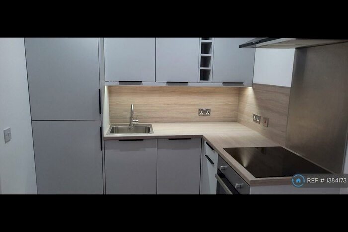 2 Bedroom Flat To Rent In Roxburgh Avenue, Greenock, PA15