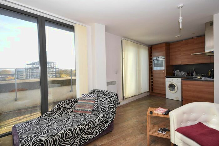 1 Bedroom Flat To Rent In St. James Walk, Cheltenham, Gloucestershire GL50