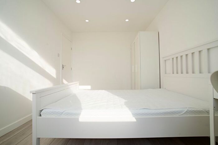 4 Bedroom Maisonette To Rent In Chapman Street, London, E1