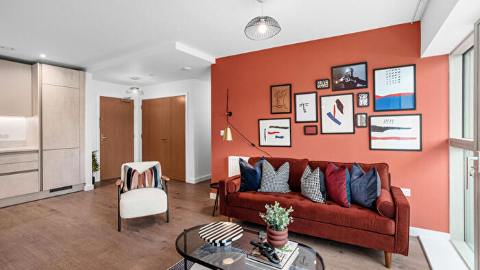 2 Bedroom Apartment For Sale In Flagstaff Road, Reading, RG2