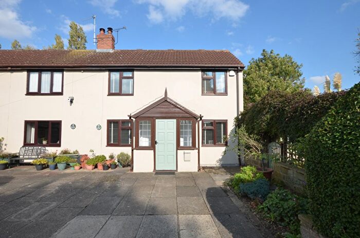 3 Bedroom Cottage For Sale In Hardwick Lane, Aston, S26