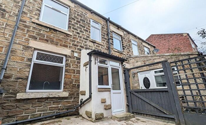 3 Bedroom Terraced House To Rent In Camroyd Street, Dewsbury, WF13