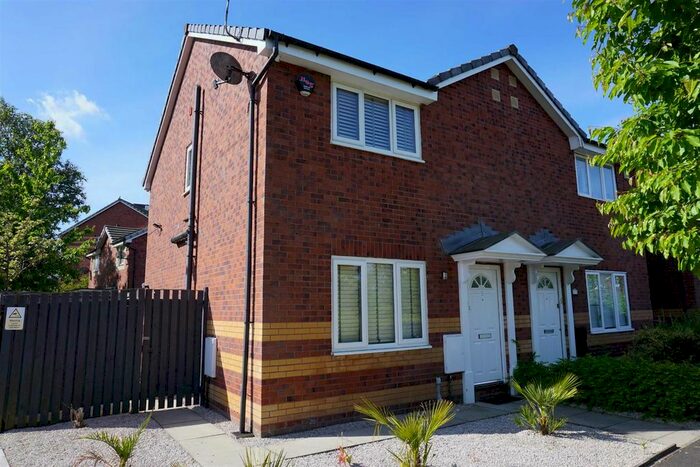 3 Bedroom Semi-Detached House To Rent In Velour Close, Salford, M3