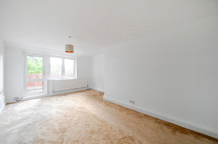 2 Bedroom Apartment For Sale In St Laurence Close, Queens Park, NW6