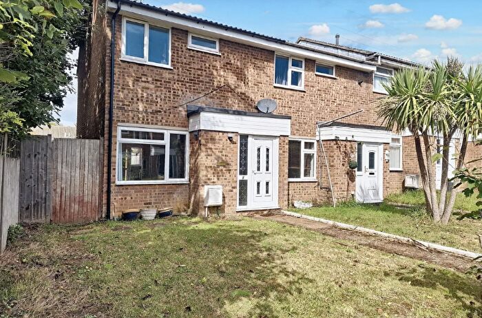 2 Bedroom House For Sale In Farningham Close, Maidstone, ME14