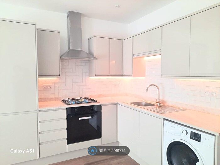 2 Bedroom Flat To Rent In Dawlish Road, Manchester, M21