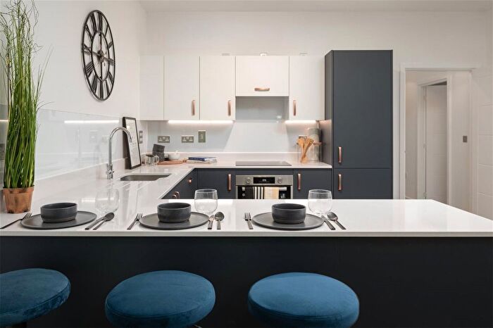 1 Bedroom Flat To Rent In Station Avenue, Walton-On-Thames, KT12