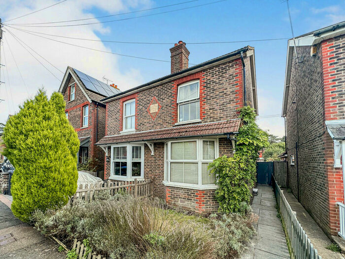 3 Bedroom Semi-Detached House For Sale In Brighton Road, Handcross, RH17