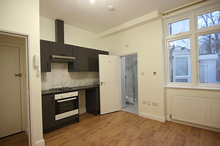 Studio To Rent In Willoughby Road, London, N8