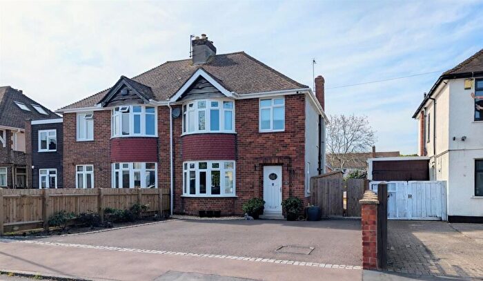 3 Bedroom Detached House For Sale In Barnwood Avenue, Gloucester, GL4