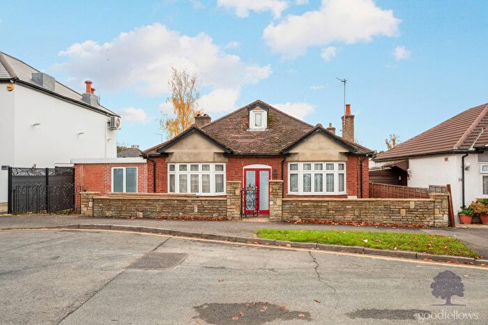 3 Bedroom Bungalow To Rent In Benhilton Gardens, Sutton, SM1