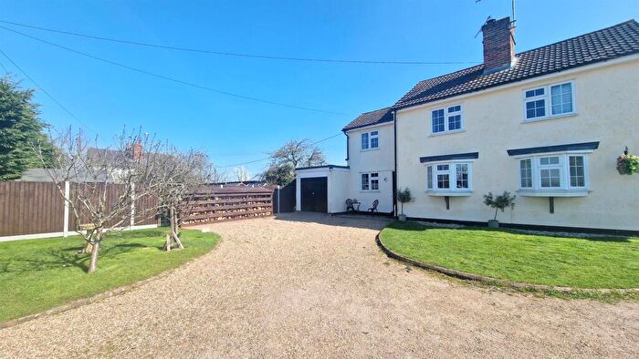 2 Bedroom Cottage For Sale In Hull Lane, Sandon, Chelmsford, CM2