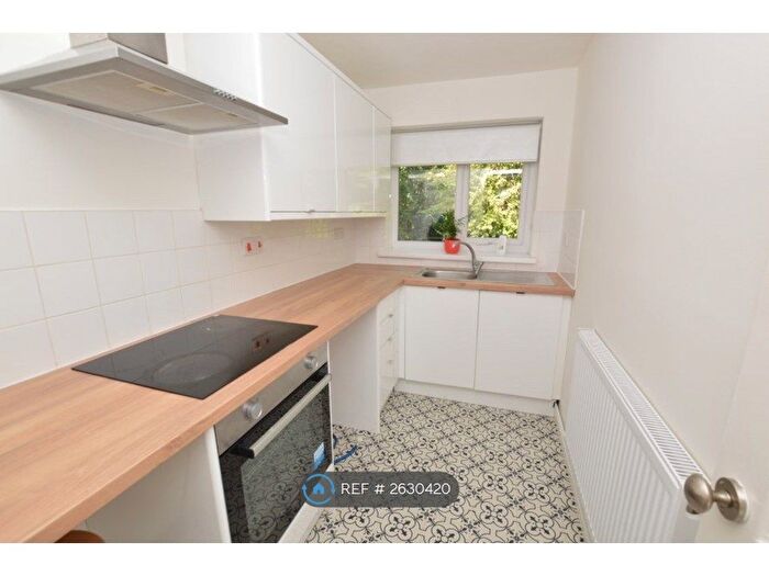 1 Bedroom Flat To Rent In Melton Garth, Leeds, LS10