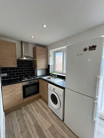 2 Bedroom Flat To Rent In Chadwel Heath, RM6