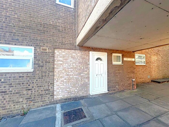 3 Bedroom House To Rent In Dixon Walk, Corby, NN17