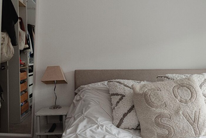 1 Bedroom Flat For Sale In Earlswood Road, Redhill, RH1