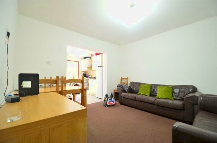 5 Bedroom Semi-Detached House To Rent In Selly Oak, Birmingham, B29