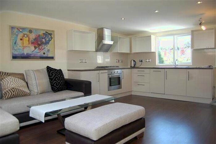 1 Bedroom Flat To Rent In Strathearn Road, London, SW19