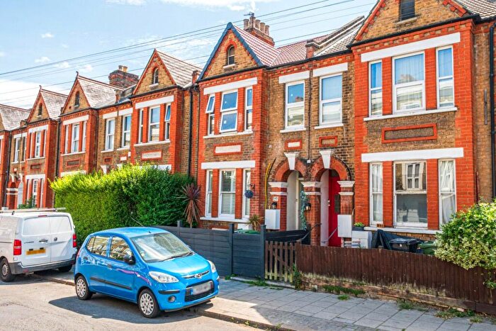 2 Bedroom Flat For Sale In Gipsy Road, West Norwood, London, SE27