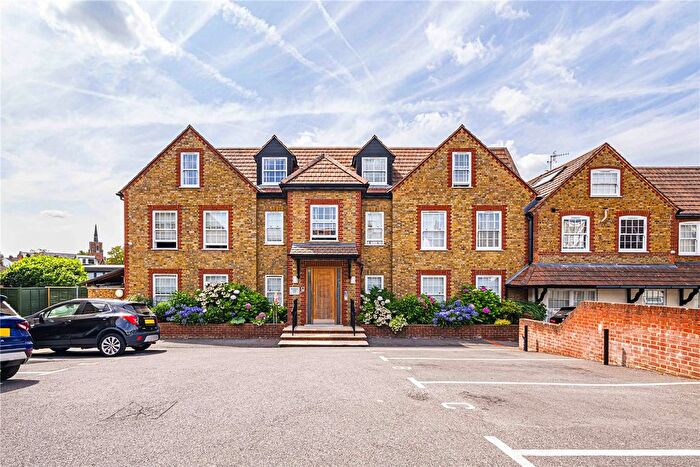 2 Bedroom Flat To Rent In Highfield Court, Highfield Road, Bushey, WD23