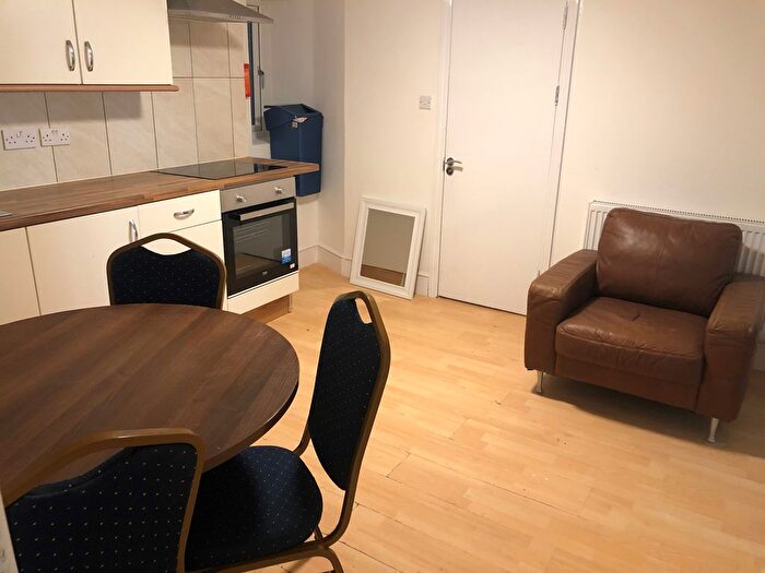 2 Bedroom Flat To Rent In Erleigh Road, Reading, RG1