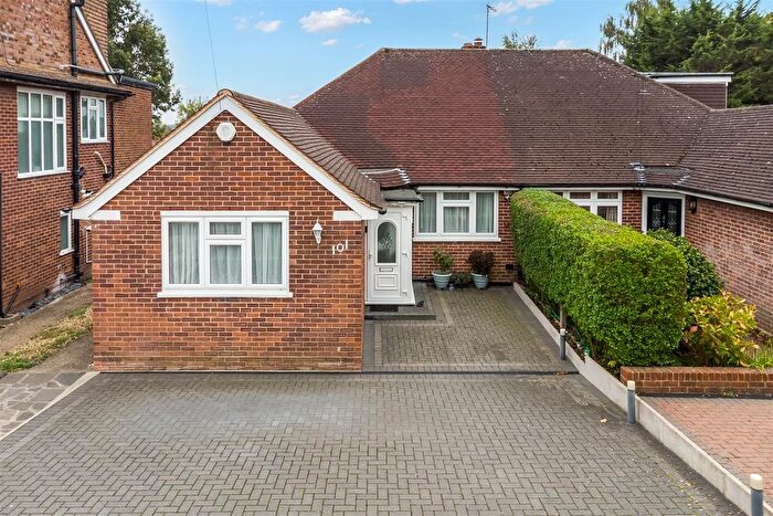 3 Bedroom Semi-detached Bungalow For Sale In Aberdale Gardens, Potters Bar, EN6