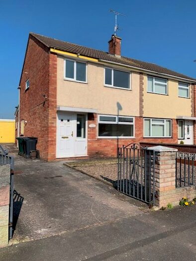 4 Bedroom Semi-Detached House To Rent In Saxon Way, Blacon, Chester, CH1