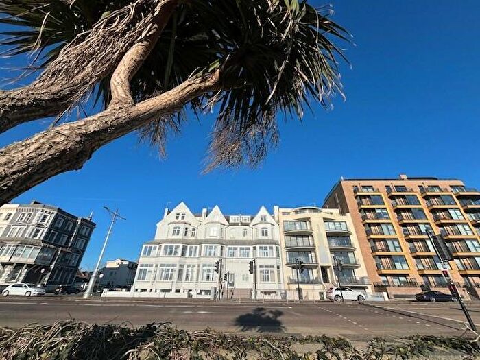 2 Bedroom Apartment To Rent In Kingsway, Hove, BN3