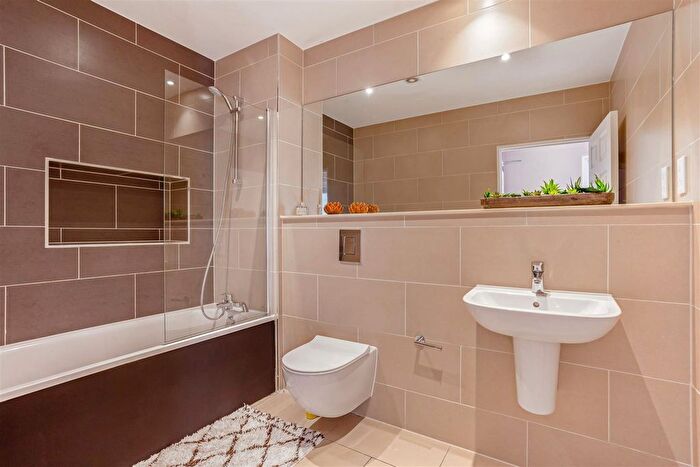 1 Bedroom Property To Rent In Hilda Road, Southall, UB2