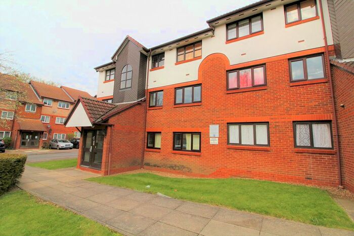 2 Bedroom Flat To Rent In St. Pauls Rise, Palmers Green, N13