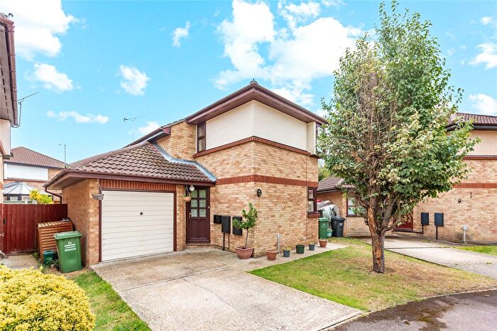 3 Bedroom Detached House For Sale In Kenton Way, Langdon Hills, Basildon, Essex, SS16