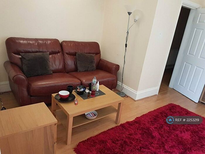 1 Bedroom Flat To Rent In Bennett Road, Leeds, LS6
