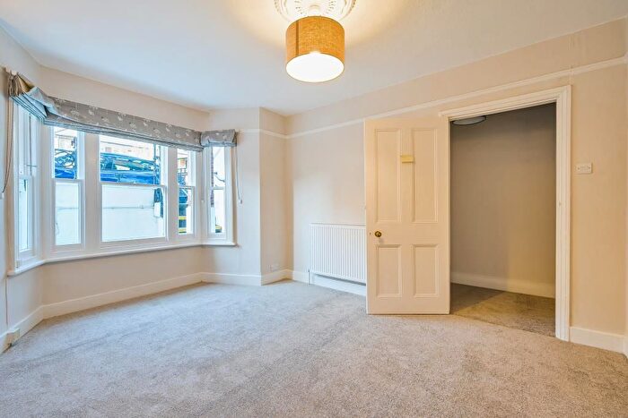 1 Bedroom Flat To Rent In Warrington Road, Richmond, TW10