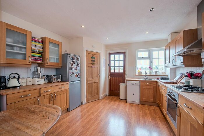 2 Bedroom Flat To Rent In Station Road, Gerrards Cross, SL9