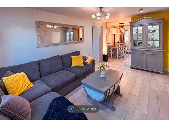 3 Bedroom Semi-Detached House To Rent In Wolseley Drive, Dunstable, LU6