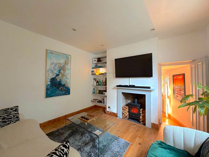 2 Bedroom Flat For Sale In Wincheap, Canterbury, CT1