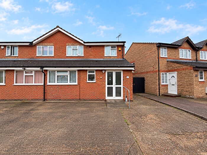 4 Bedroom Semi Detached House For Sale In Burket Close, Southall, UB2