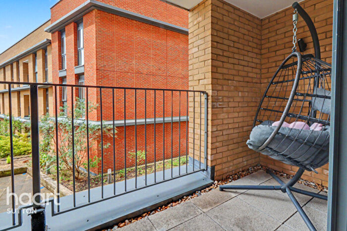 2 Bedroom Flat For Sale In High Street, Sutton, SM1