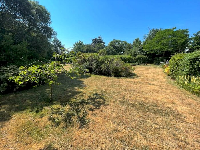 2 Bedroom Flat For Sale In Cranford Avenue, Exmouth, EX8