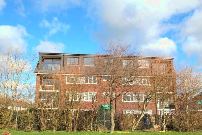 2 Bedroom Flat To Rent In Park View Court, Jubilee Avenue, Rustington, Littlehampton, BN16