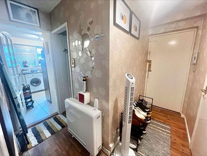 2 Bedroom Flat For Sale In Cedar Court, Pear Tree Drive, Great Barr, B43