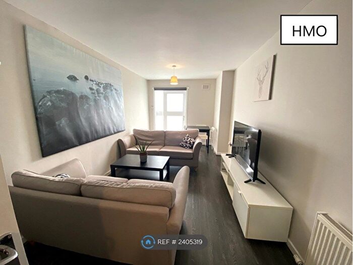 4 Bedroom Maisonette To Rent In Hmo Westercommon Road, Glasgow, G22