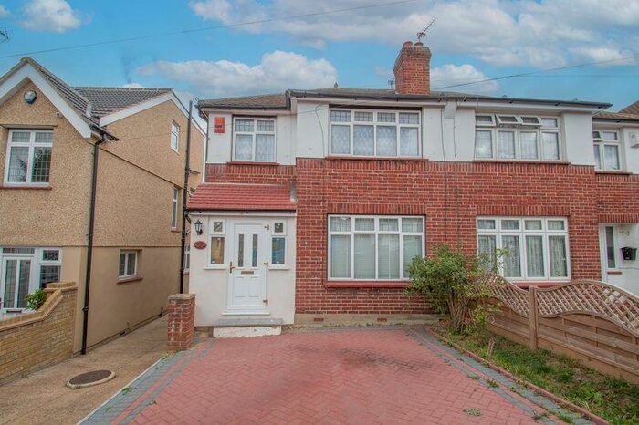 3 Bedroom Semi-Detached House To Rent In Blenheim Drive, Welling, DA16