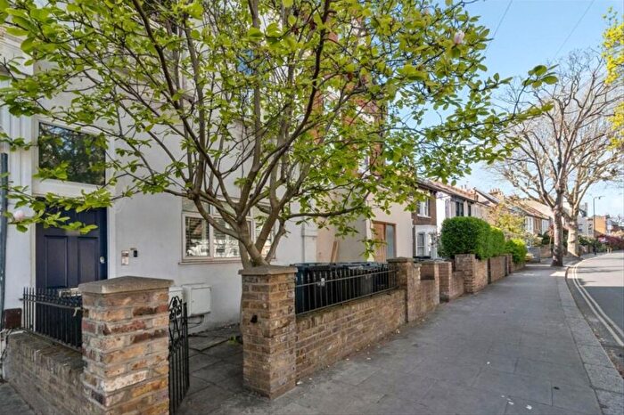 2 Bedroom Flat For Sale In Acton Lane, Chiswick, W4