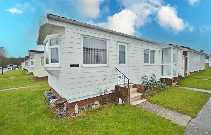 1 Bedroom Park Home For Sale In St. Osyth Road, Clacton-On-Sea, Essex, CO16